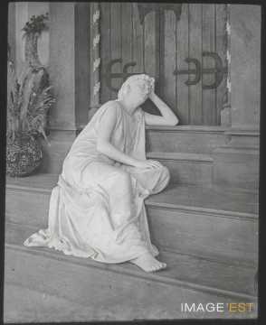 Statue de femme assise (Gênes)